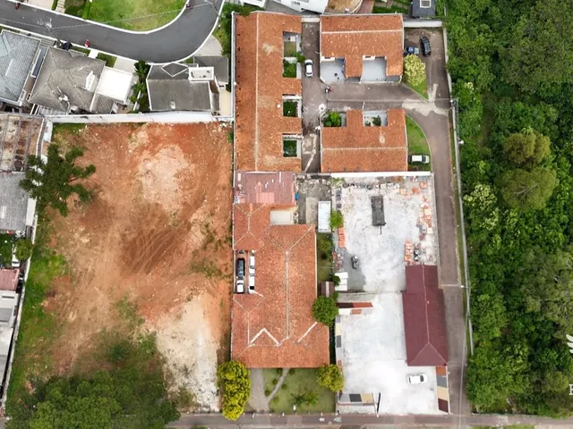 Casa com 3790m², à venda, no bairro Santa Felicidade em Curitiba