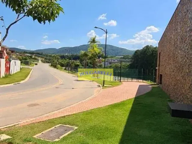 Terreno com 381m², à venda, no bairro Residencial Village das Flores em Jundiaí