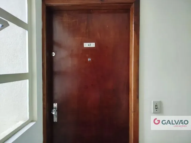 Terreno 1 quarto e 1 banheiro, para alugar, no bairro Centro em Curitiba