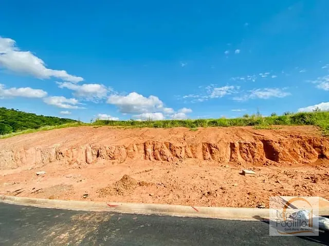 Terreno com 300m², à venda, no bairro Laranja Azeda em Atibaia