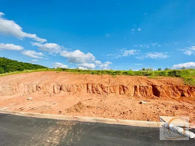Terreno com 300m², à venda, no bairro Laranja Azeda em Atibaia