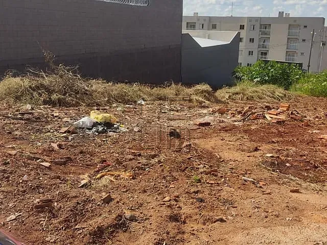 Terreno com 295m², à venda, no bairro Conjunto Habitacional Antônio Euthymio Casaroto em Cambé