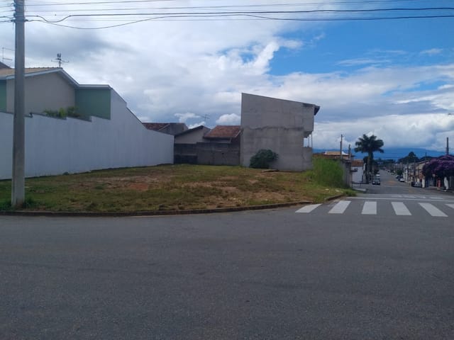 Terreno com 420m², à venda, no bairro Jardim Oásis em Taubaté