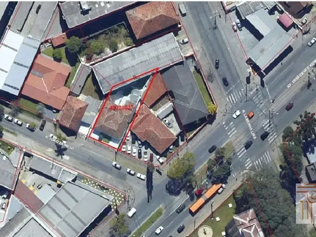 Terreno à venda, no bairro Rebouças em Curitiba