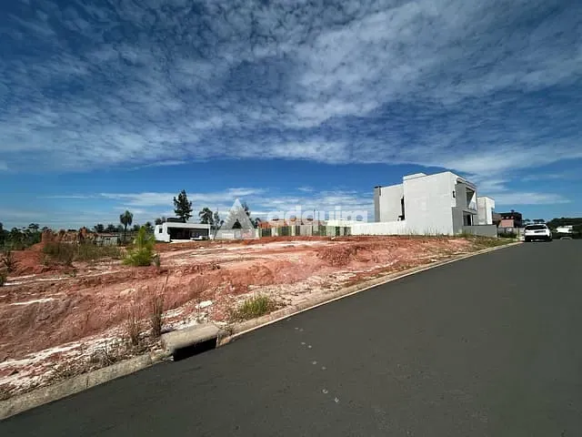 Terreno com 200m², à venda, no bairro Contorno em Ponta Grossa