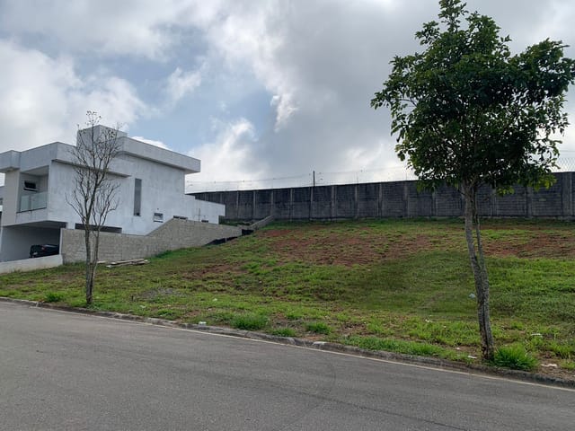 Terreno à venda, no bairro Chácaras Cataguá em Taubaté