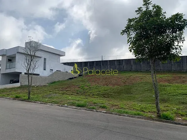 Terreno à venda, no bairro Chácaras Cataguá em Taubaté