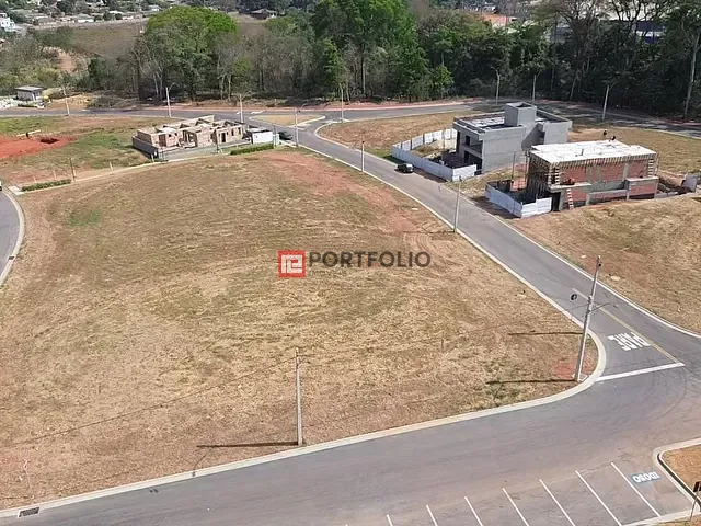 Terreno com 396m², à venda, no bairro Jardins Versalhes em Aparecida de Goiânia
