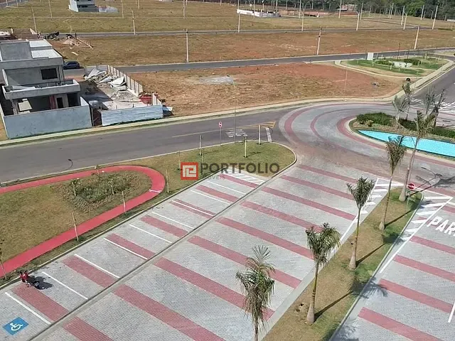 Terreno com 396m², à venda, no bairro Jardins Versalhes em Aparecida de Goiânia