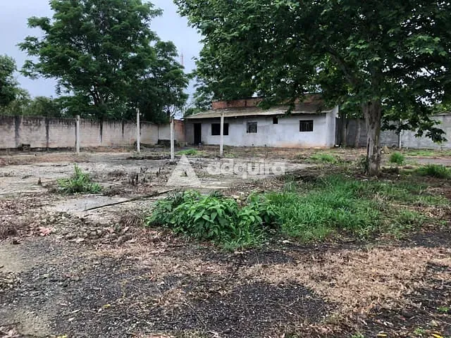 Terreno com 2542m², à venda, no bairro Cará-cará em Ponta Grossa