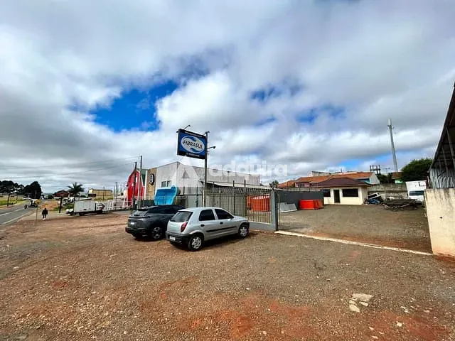 Terreno com 840m², à venda, no bairro Uvaranas em Ponta Grossa