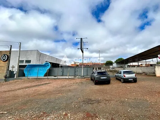 Terreno com 840m², à venda, no bairro Uvaranas em Ponta Grossa