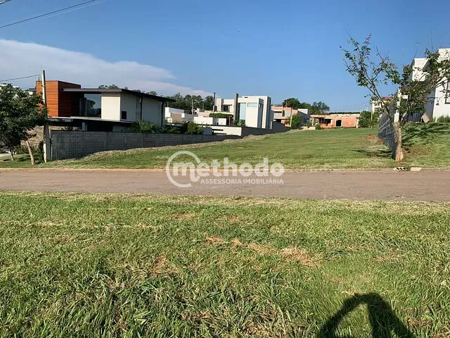 Terreno com 802m², à venda, no bairro Condomínio Residencial Terras de Santa Tereza em Vinhedo