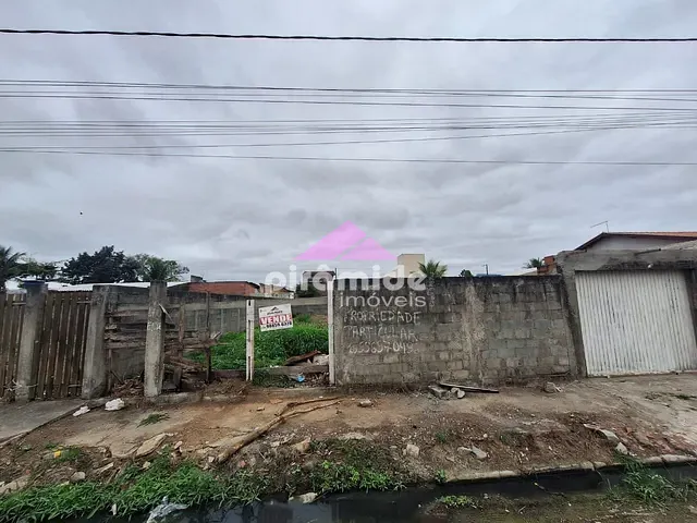 Terreno com 250m², à venda, no bairro Golfinhos em Caraguatatuba