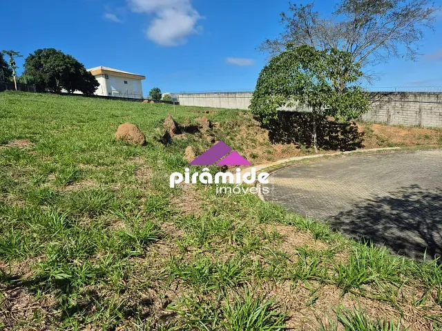 Terreno com 1800m², à venda, no bairro Condomínio Colinas do Parahyba em São José dos Campos