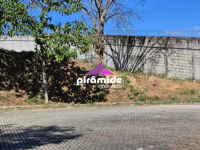 Terreno com 1800m², à venda, no bairro Condomínio Colinas do Parahyba em São José dos Campos