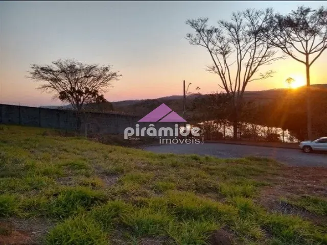 Terreno com 1800m², à venda, no bairro Condomínio Colinas do Parahyba em São José dos Campos