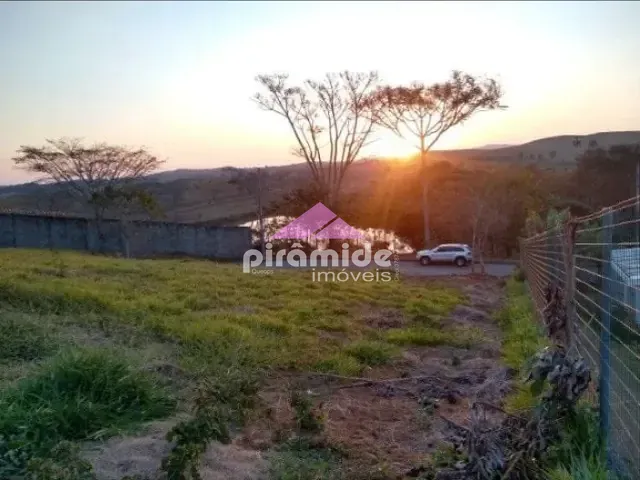 Terreno com 1800m², à venda, no bairro Condomínio Colinas do Parahyba em São José dos Campos