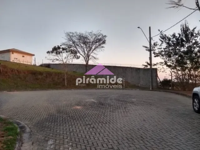 Terreno com 1800m², à venda, no bairro Condomínio Colinas do Parahyba em São José dos Campos