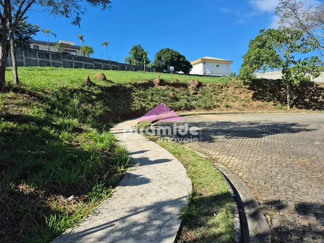 Terreno com 1800m², à venda, no bairro Condomínio Colinas do Parahyba em São José dos Campos