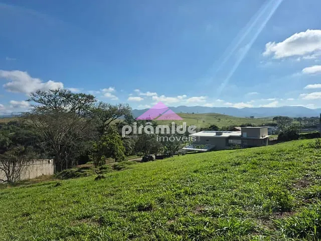 Terreno com 1800m², à venda, no bairro Condomínio Colinas do Parahyba em São José dos Campos