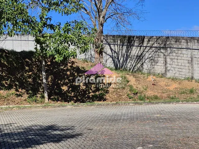 Terreno com 1800m², à venda, no bairro Condomínio Colinas do Parahyba em São José dos Campos