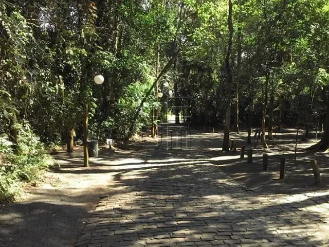 Terreno com 317m², à venda, no bairro Esperança em Londrina