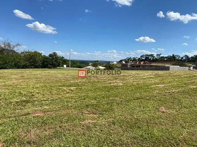 Terreno com 415m², à venda, no bairro Jardins Nápoles em Senador Canedo