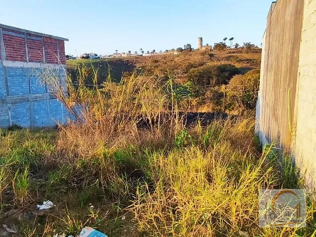 Terreno com 217m², à venda, no bairro Residencial Jardins da Catalunha em Atibaia