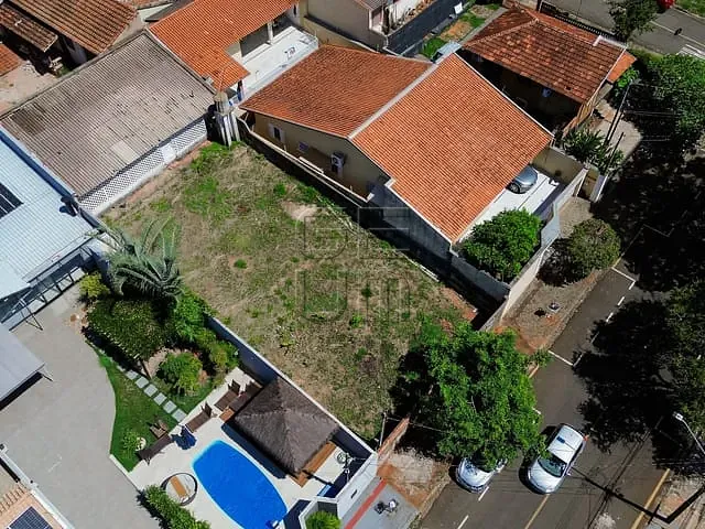 Terreno com 351m², à venda, no bairro Quebec em Londrina