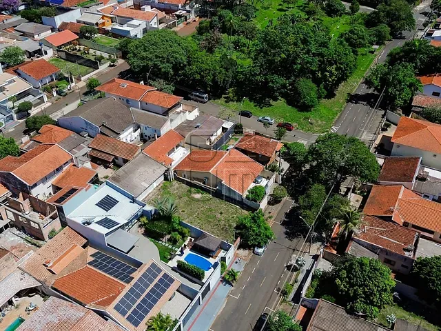 Terreno com 351m², à venda, no bairro Quebec em Londrina