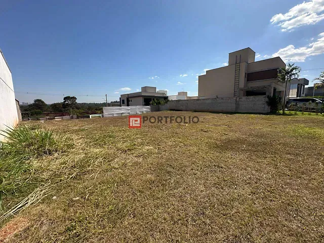 Terreno com 250m², à venda, no bairro Jardins Capri em Senador Canedo