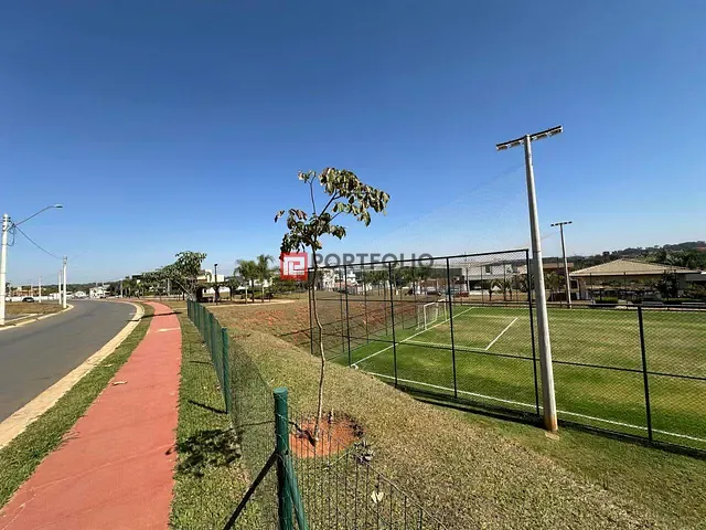 Terreno com 250m², à venda, no bairro Jardins Capri em Senador Canedo
