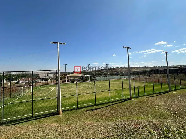 Terreno com 250m², à venda, no bairro Jardins Capri em Senador Canedo