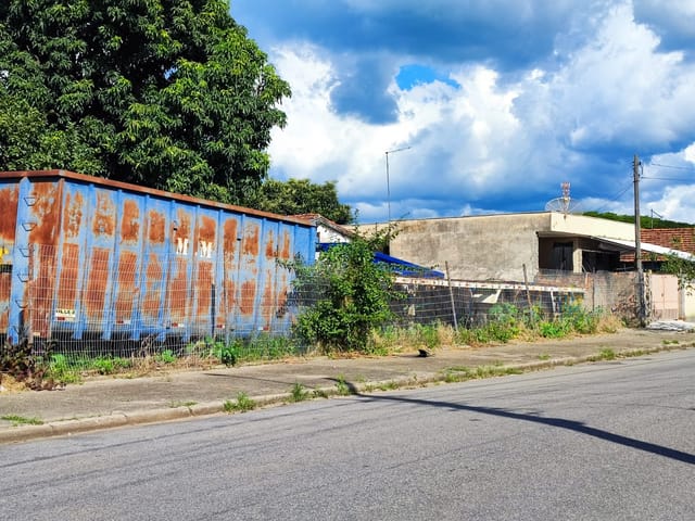 Terreno com 325m², à venda ou para alugar, no bairro Cidade Nova em Pindamonhangaba