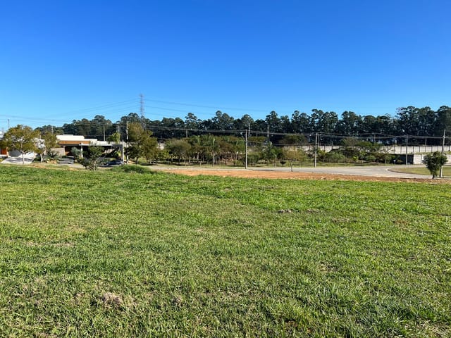 Terreno com 968m², à venda, no bairro Condominio Residencial Colonial Village II em Pindamonhangaba