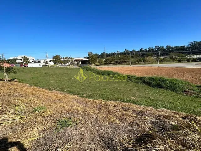Terreno com 968m², à venda, no bairro Condominio Residencial Colonial Village II em Pindamonhangaba
