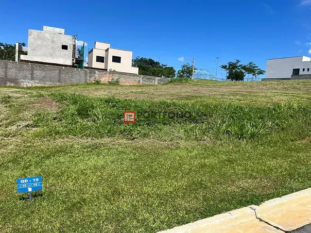 Terreno com 365m², à venda, no bairro Jardins Nápoles em Senador Canedo