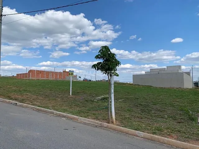 Terreno com 250m², à venda, no bairro Salto de Pirapora em Salto de Pirapora