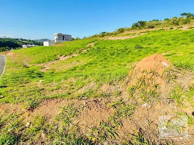 Terreno com 300m², à venda, no bairro Laranja Azeda em Atibaia