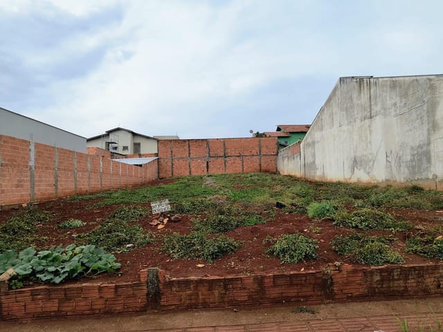 Foto do Terreno - Terreno plano de 405 m² no Jardim Columbia C, Londrina! Com leve caída para a rua, pronto para construir o seu sonho. Não perca essa oportunidade! | Londrina Cred Imóveis