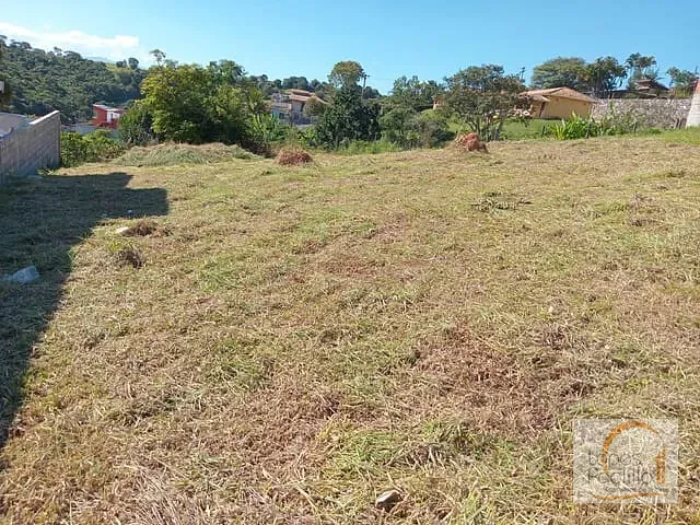 Terreno com 461m², à venda, no bairro Guaxinduva em Bom Jesus dos Perdões