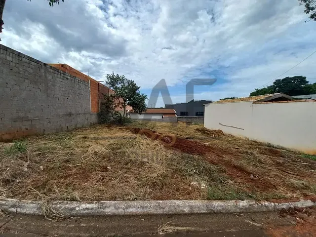 Terreno com 300m², à venda, no bairro Parque Residencial Imigrantes em Holambra