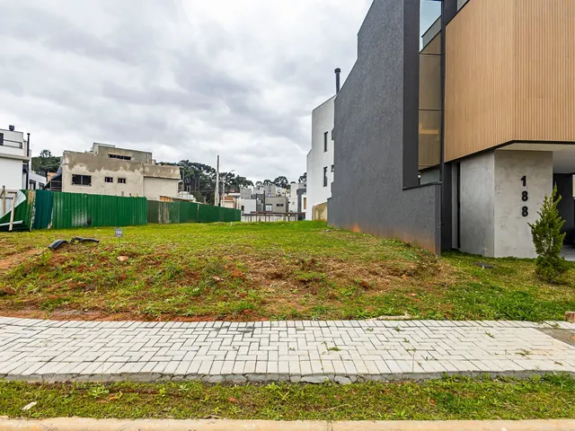Terreno com 219m², à venda, no bairro Santa Cândida em Curitiba