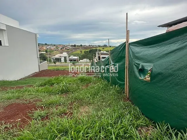 Terreno com 256m², à venda, no bairro Gleba Simon Frazer em Londrina