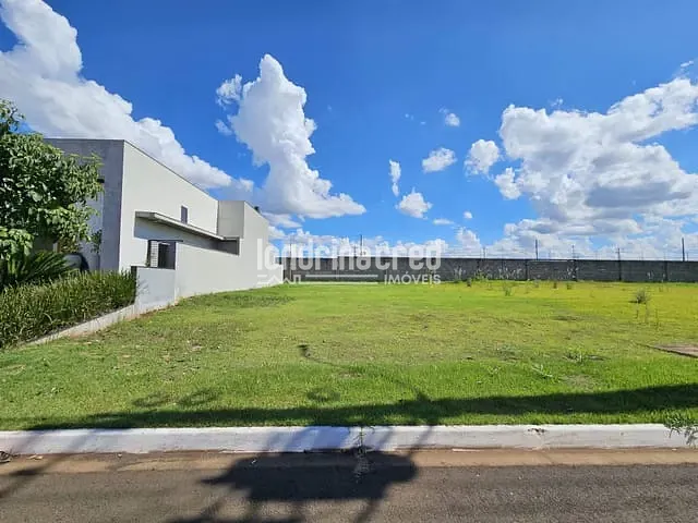 Terreno com 300m², à venda, no bairro CONDOMINIO BELLEVIE em Cambé
