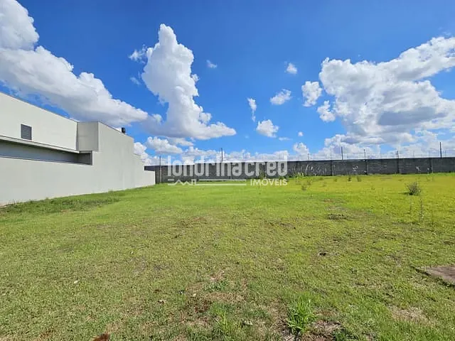 Terreno com 300m², à venda, no bairro CONDOMINIO BELLEVIE em Cambé