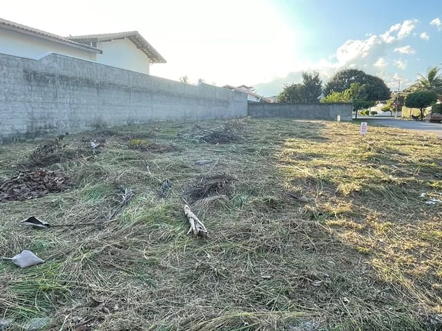 Terreno com 675m², à venda, no bairro Jardim Residencial Doutor Lessa em Pindamonhangaba