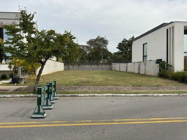 Terreno com 450m², à venda, no bairro Jardim do Golfe em São José dos Campos