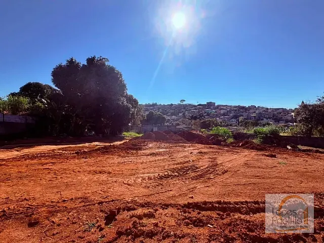 Terreno com 1000m², à venda, no bairro Jardim Estância Brasil em Atibaia